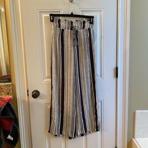 No Boundaries black and white stripe pants